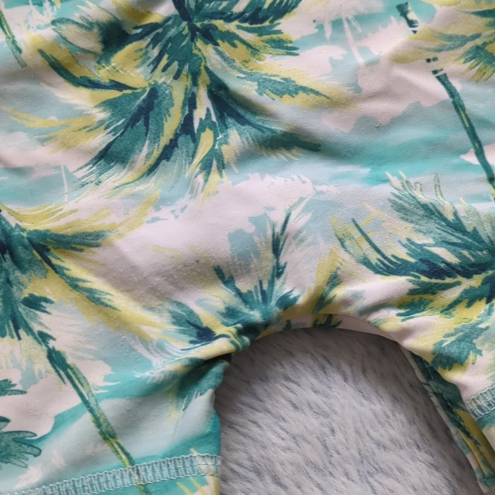 EUC 18-24M Old Navy Zip Front Long Sleeve Rash Guard Swimsuit 🌴 Tropical Palm